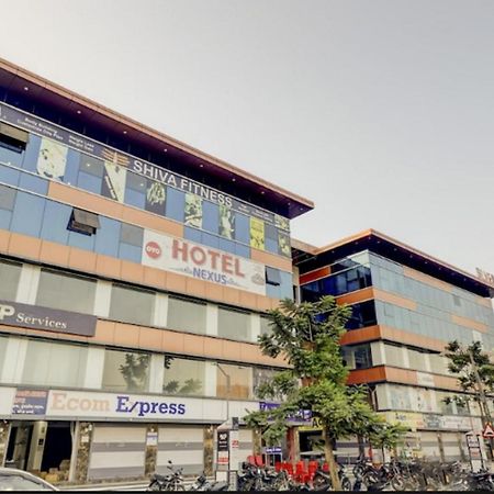 Hotel Nexus Surat Exterior photo