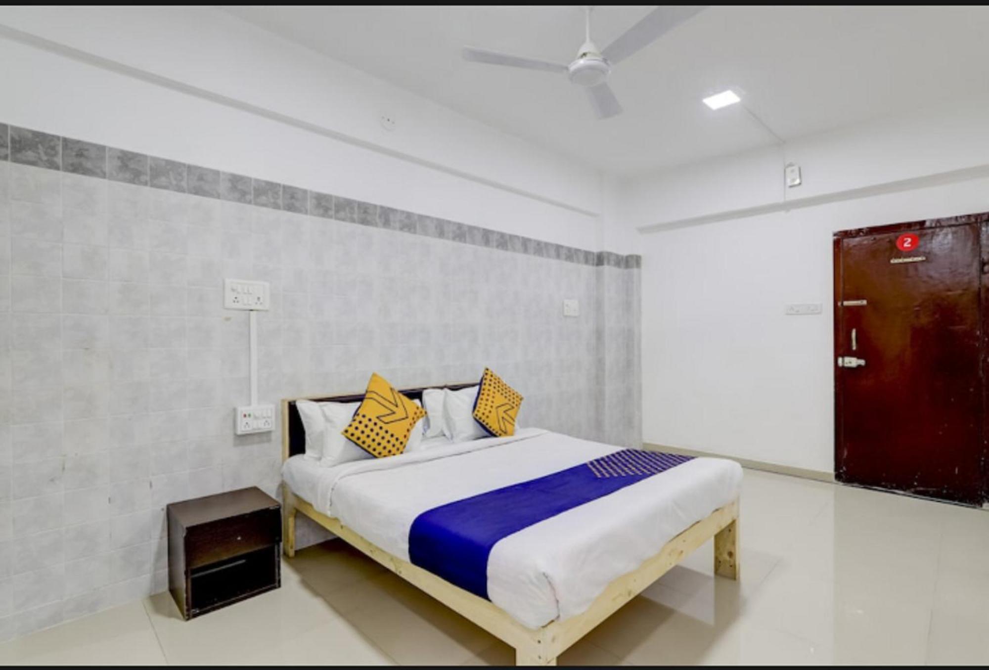 Hotel Nexus Surat Exterior photo