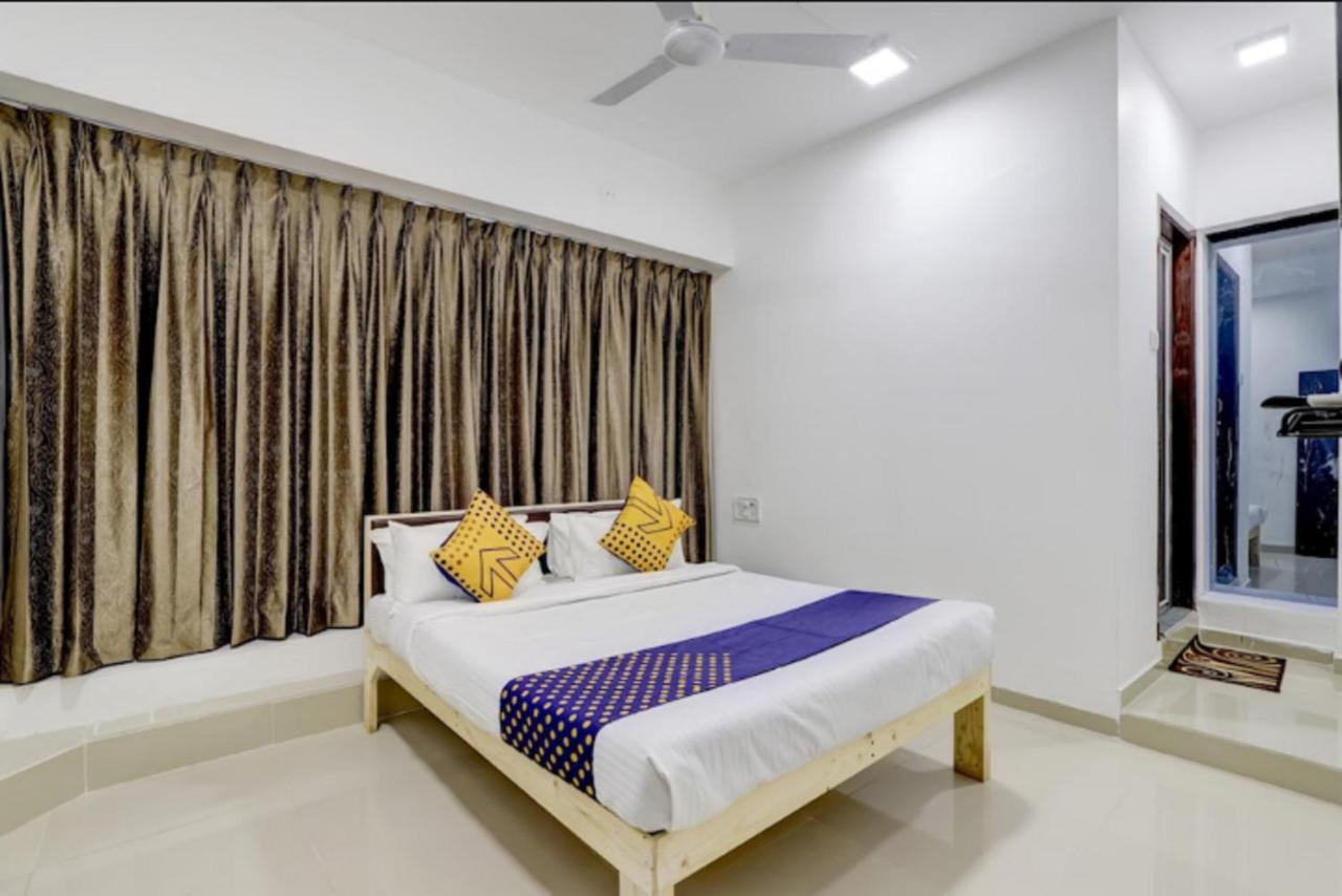 Hotel Nexus Surat Exterior photo